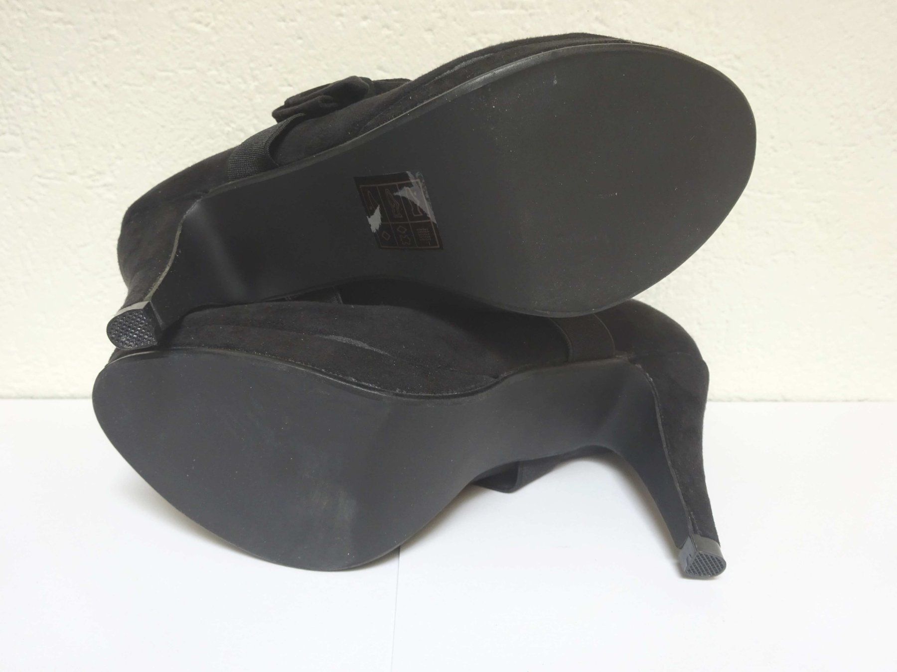 Scarpe da donna: Neue Leder Riemchen Pumps - schwarz - Grösse 39 – Nuovo e nell'imballaggio originale da Zofingen venduto da Justizia_01 2
