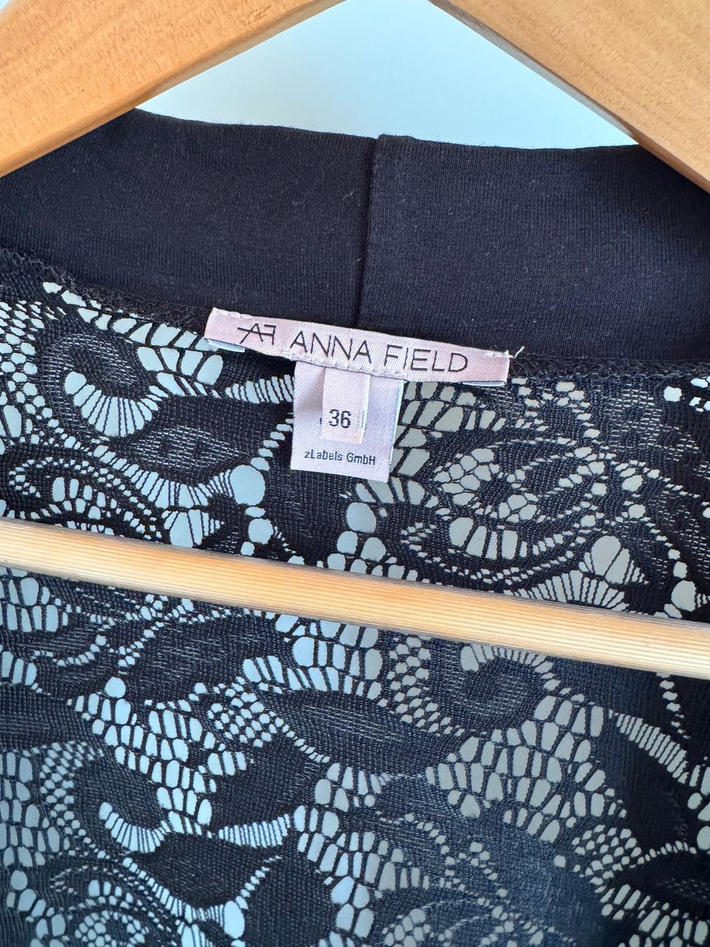 Anna Field Giacche: Schwarze Strickjacke, Gr. 36, black – Usato da Gommiswald venduto da Aloha.Spirit 4