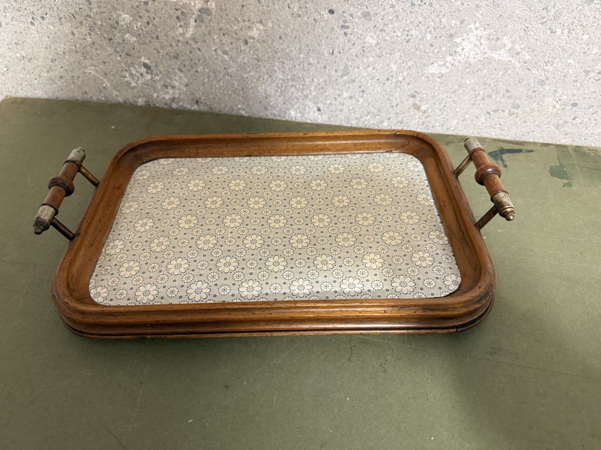 Servierplatten: Kleines Holztablett – Gebraucht aus Birmenstorf AG von Pat_roll.