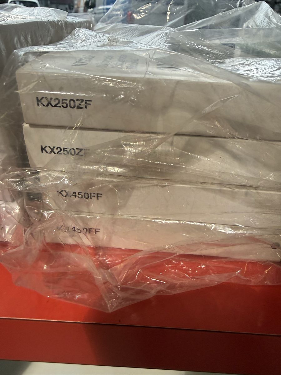 Kawasaki Documenti: Kawasaki Handbücher Konvolut – Usato da Buochs venduto da 18-84 3