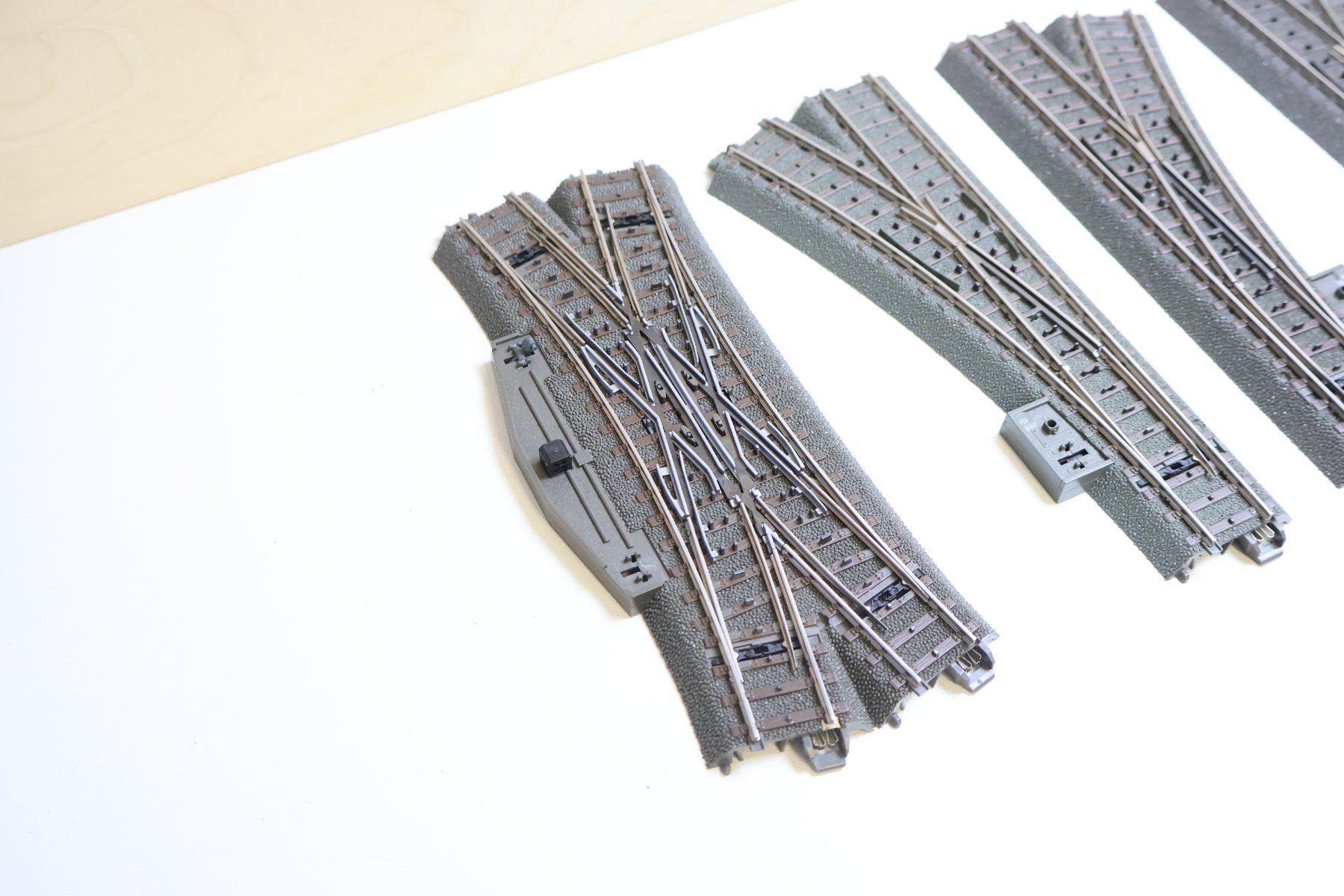 Märklin Modellini di ferrovie: Märklin 4 x Weichen C-Gleis H0 - DKW – Usato da Winterthur venduto da Monstera 3
