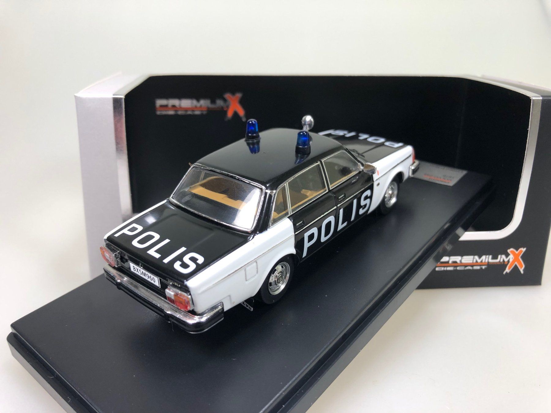 Volvo Modellini d'auto: Volvo 244 Polis - PremiumX - 1:43 – Usato da Widen venduto da Himan 1