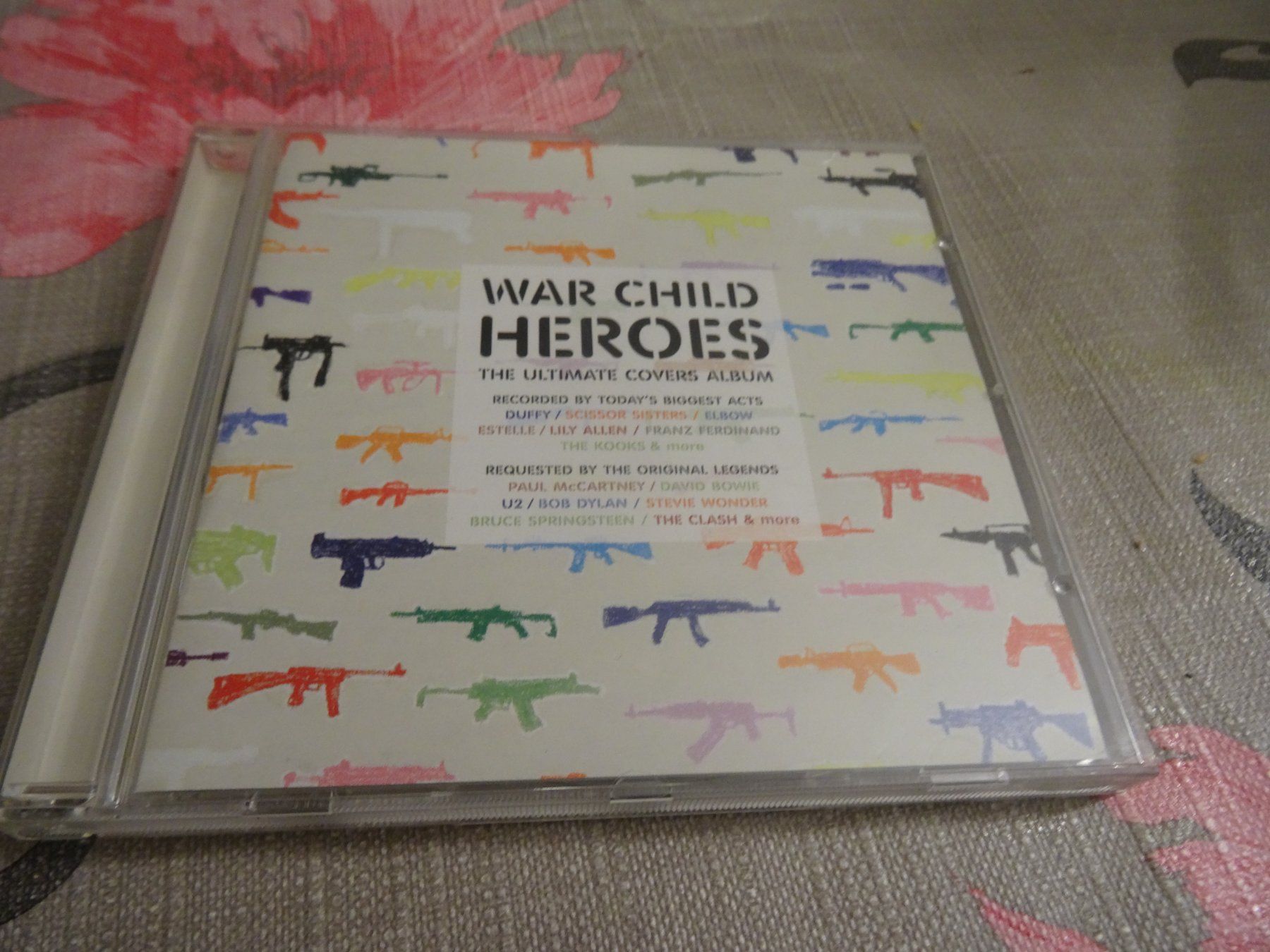 CDs: War Child Heroes CD Album - Diverse Interpreten - – Gebraucht aus Olten von Disc-Ausverkauf