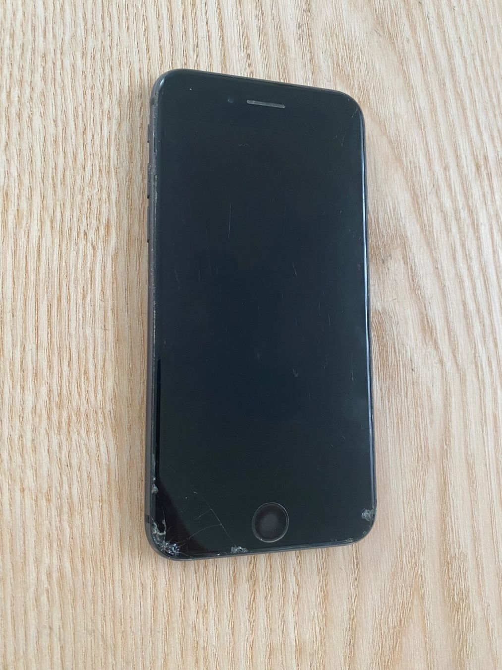 Apple Telefoni cellulari / Smartphones: Apple iPhone 8 schwarz – Usato da Winterthur venduto da daebaer