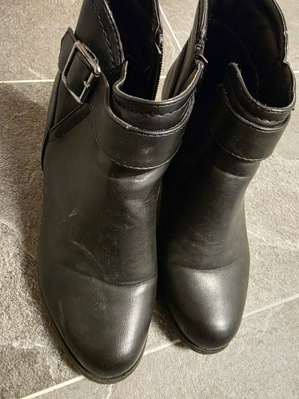 Damenschuhe: Schwarze Stiefeletten, Grösse 38 – Gebraucht aus Toffen von ver_x68f 4