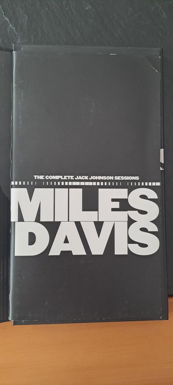 CD: Miles Davis The Complete Jack Johnson Sessions Box-Set 5 CDs – Usato da Bern venduto da Kamaleon