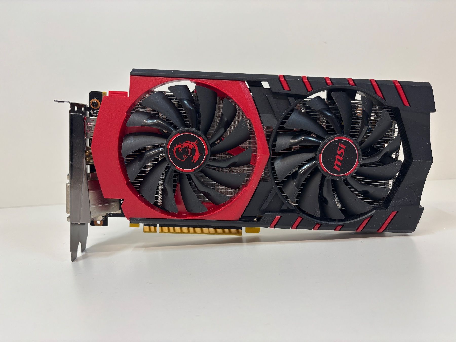MSI Schede grafiche: Grafikkarte MSI GeForce GTX 950 2GB – Usato da Lachen SZ venduto da alcom-electronics