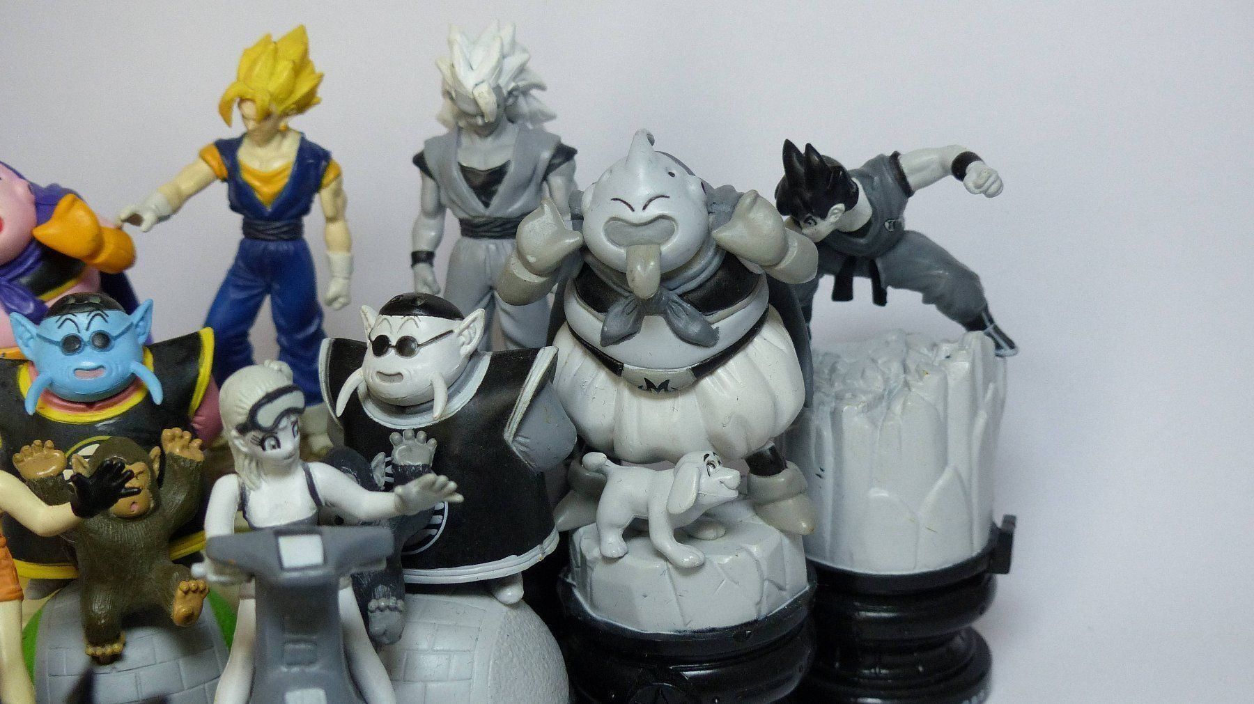 Statuette: DRAGON BALL Z 2003 MEGAHOUSE CHESS SET – Usato da Lugano venduto da YouWantUS 3