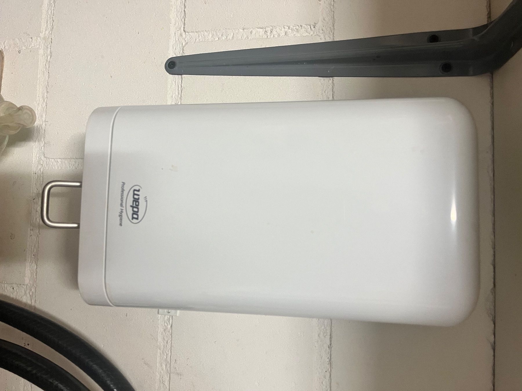 Portasapone: Wepa Seifenspender manuell neu mit Verpackung – Nuovo e nell'imballaggio originale da Büsserach venduto da jiv_gd5h 1