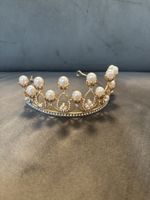 Kopfschmuck Diadem goldfarben mit Perlen und Steinen