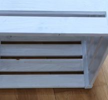 Holzkiste weiss lackiert quadratisch mit zwei Bohrlöcher 
