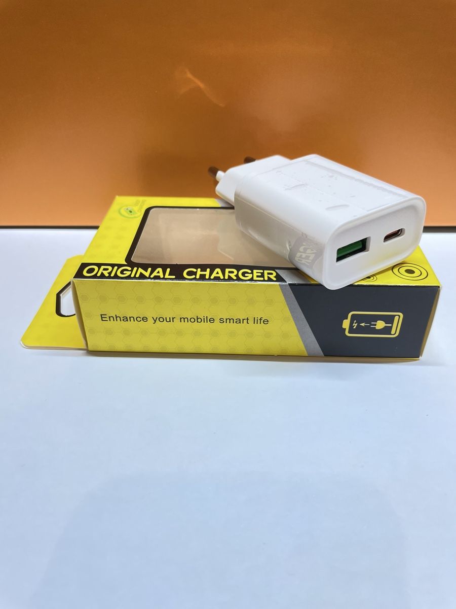 Caricabatterie: USB-USB-C Ladegerät Schnelllader CH Stecker – Nuovo e nell'imballaggio originale da Pfäffikon SZ venduto da m.cal