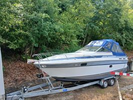 Motorboot mit Anhänger