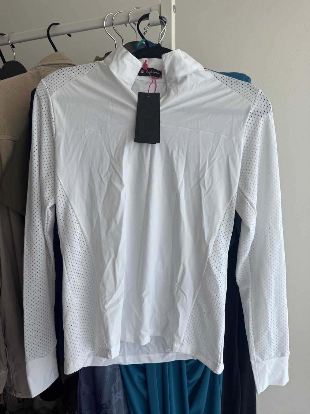 Camicette: Neue Turnier Reitbluse Gr 38 MS Equestrian – Nuovo e nell'imballaggio originale da Niederglatt ZH venduto da mvgie