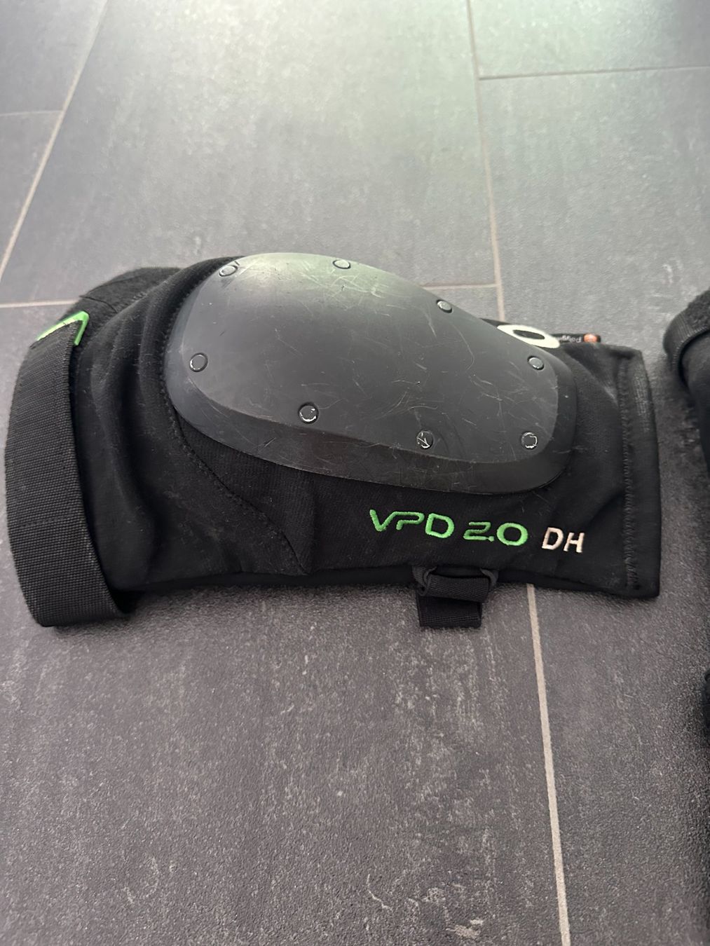 Poc Protezioni & Imbottiture: Poc knee downhill biking protection – Usato da Dallenwil venduto da ZD2019 3