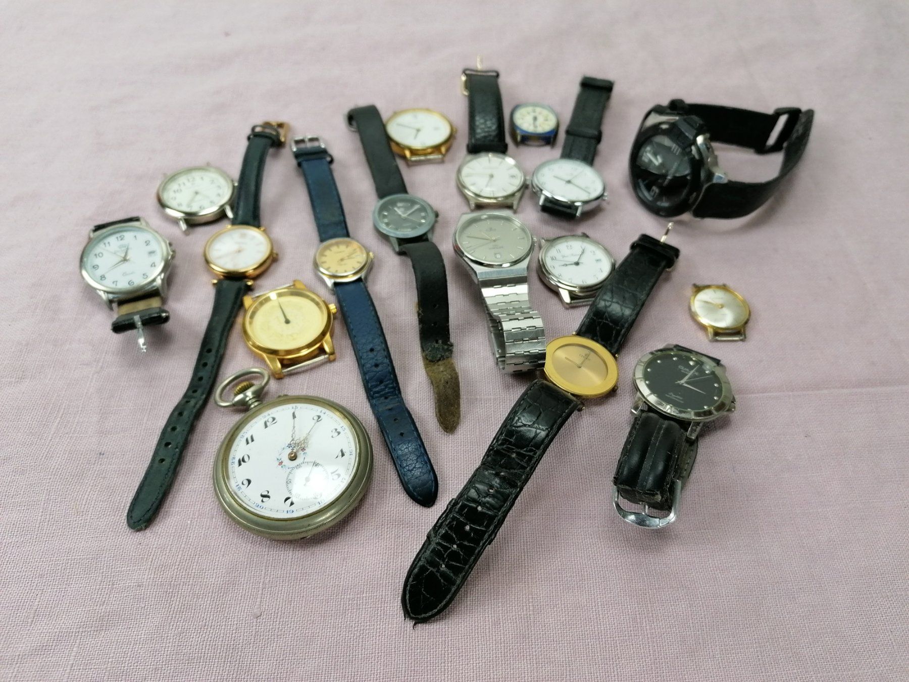 Montres: Lot mit 17 verschiedenen Uhren – D'occasion à Köniz par Brockenreich