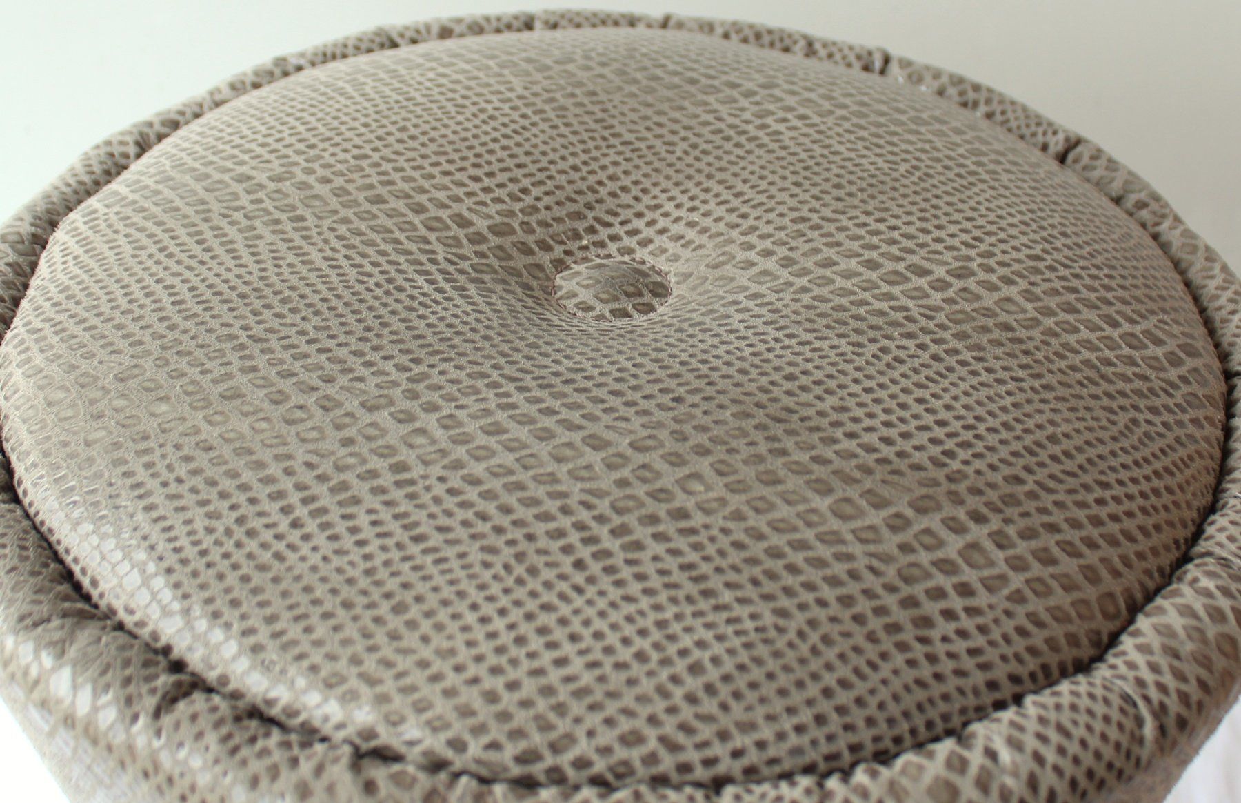 Leolux Sgabelli: Leolux Design Hocker Sitzmöbel im Reptil Look – Usato da Zürich venduto da Auctionata 7