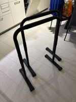 Dip-Station schwarz aus Stahl für Krafttraining neuwertig