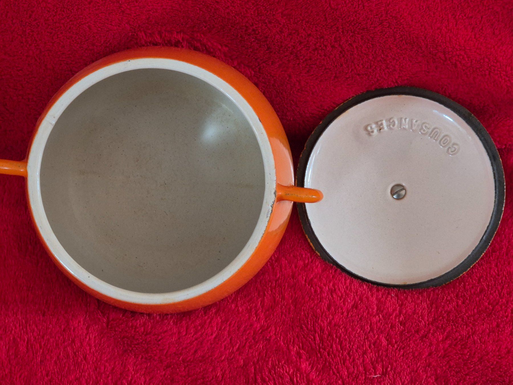 Cousances Pentole: Pot vintage en fonte Cousances – Usato da Monthey venduto da McAuthor 1