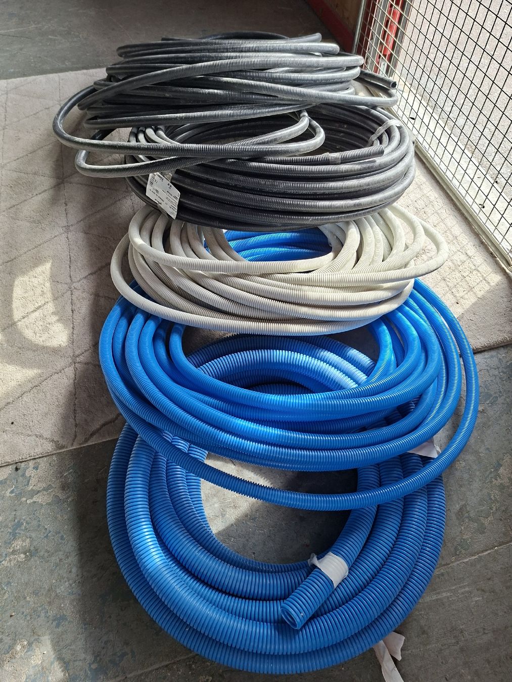 Tuyaux & tubes: Installationsrohr diverse Grössen – Neuf (Voir description) à Oberhasli par Cortina 1