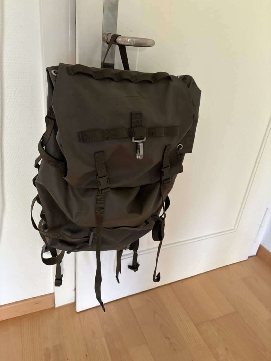 Schweizer Armee Zaini: Robuster Schweizer Militär Rucksack Olivgrün – Usato da Horw venduto da Rocam89 1