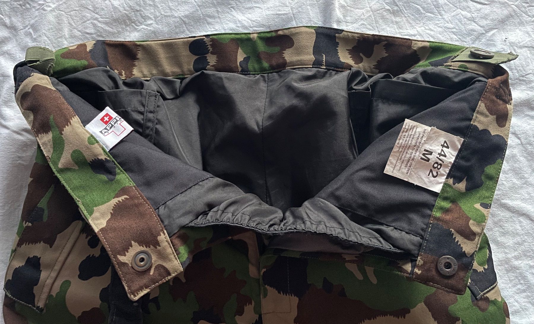 Armée suisse Uniformes: Armee Gore Tex Hose  Gr: M – D'occasion à Wila par Lokelo 3