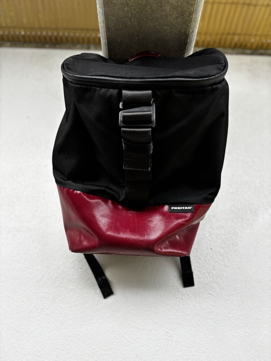 Freitag Zaini: FREITAG Rucksack CARTER Schwarz-Rot – Usato da Niederwangen b. Bern venduto da muidop