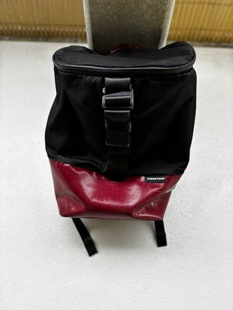 FREITAG Rucksack CARTER Schwarz-Rot