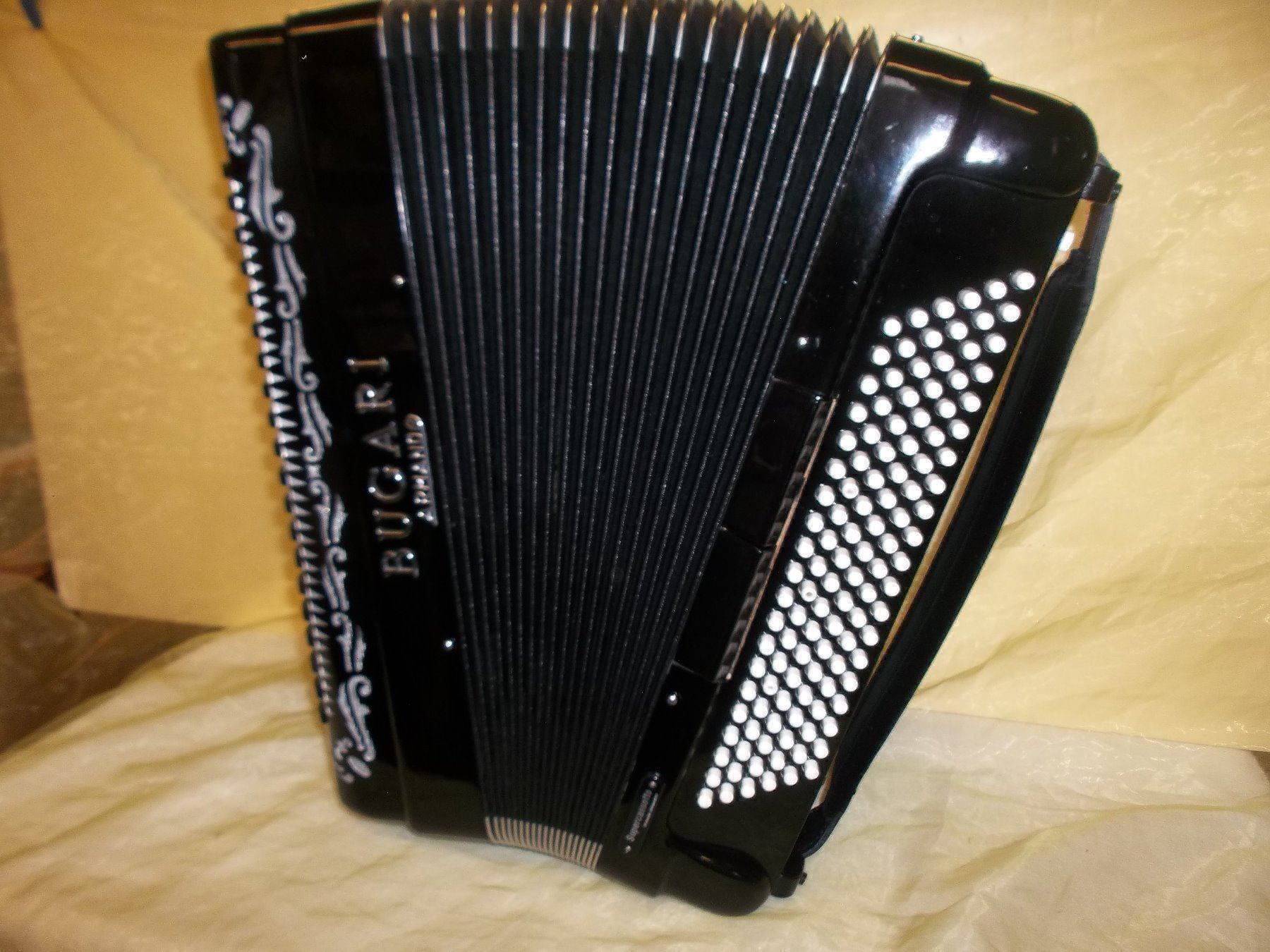 Strumenti musicali: Akkordeon Bugari Super Cassotto – Usato da Jegenstorf venduto da Oktavio 3