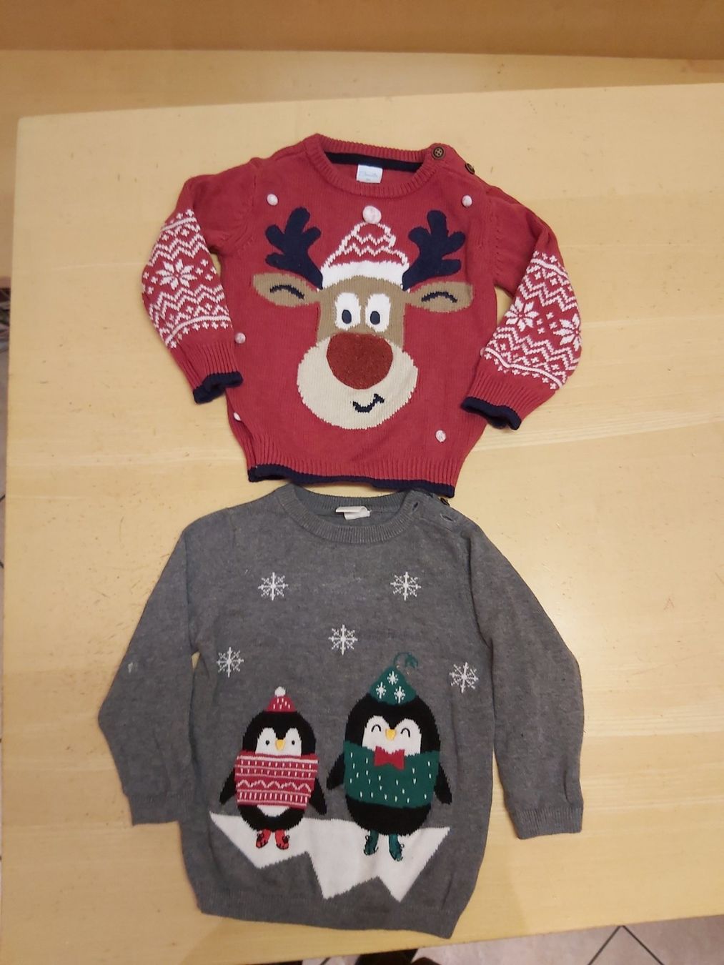 Pullover & Sweatshirts: Pullover Rot & Grau Gr.80 – Gebraucht aus Disentis/Mustér von epa_862v