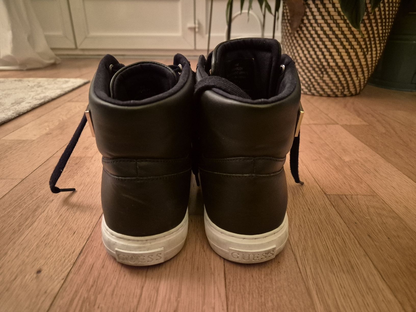 Guess Scarpe da donna: Black Guess high top sneakers, Größe 8 – Usato da Zürich venduto da Chiara_ 1