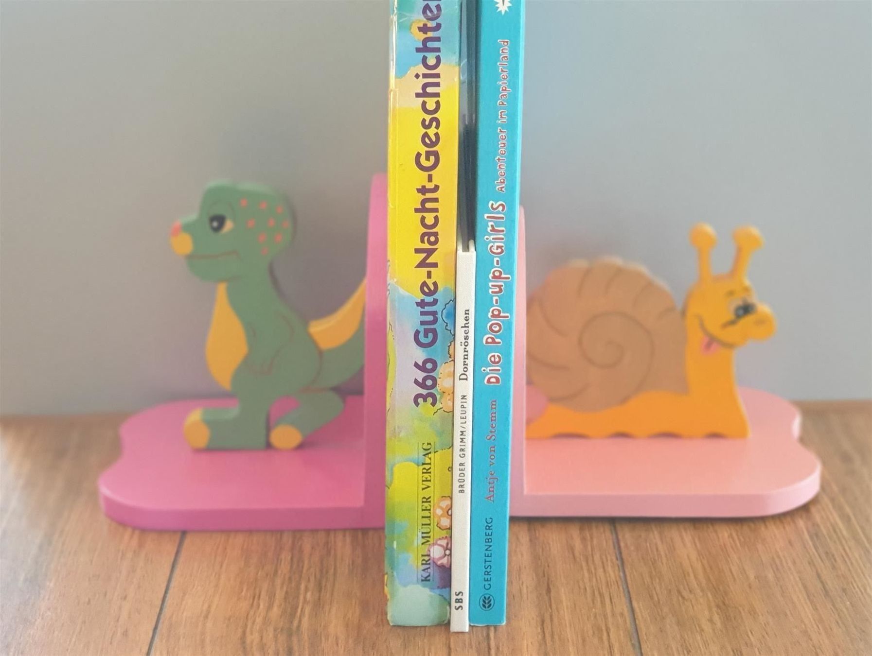 Statuette: **NEUE** Kinder Bücherstütze UNIKAT – Nuovo e nell'imballaggio originale da Buchrain venduto da regenblume3 1