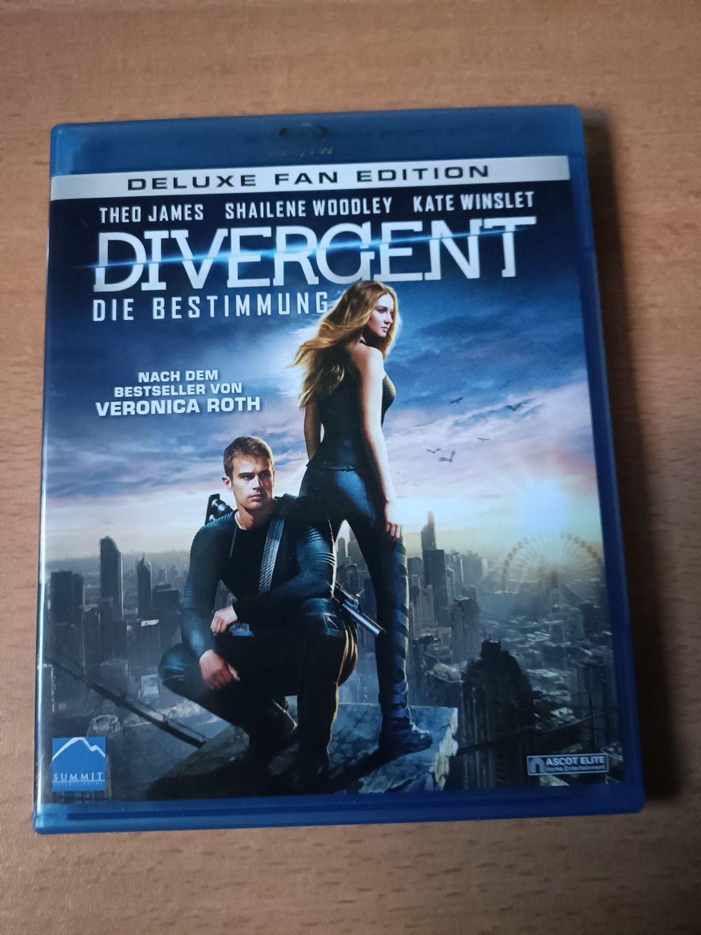 Tutti i DVDs: Divergent - Die Bestimmung - Blu-ray – Usato da Köniz venduto da Movieportal007
