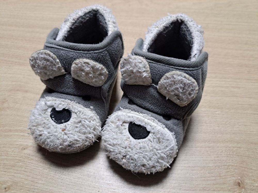 Chaussures garçon: Chaussons enfant taille 20 – D'occasion à Marly par Mumu1723