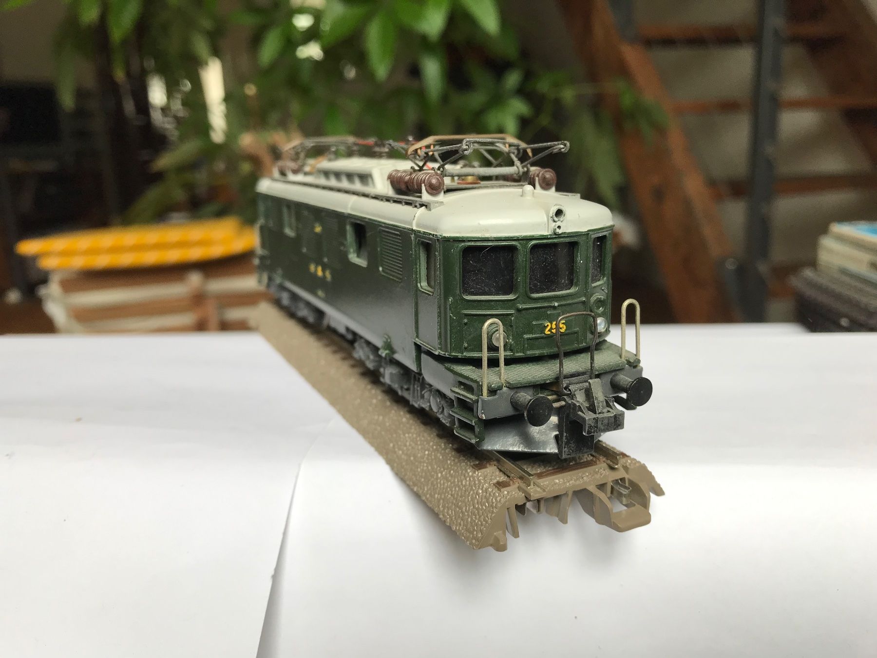Trix Modellini di ferrovie: trix express Ae 4/4 der BLS dunkelgrün – Usato da liestal venduto da makai05 6