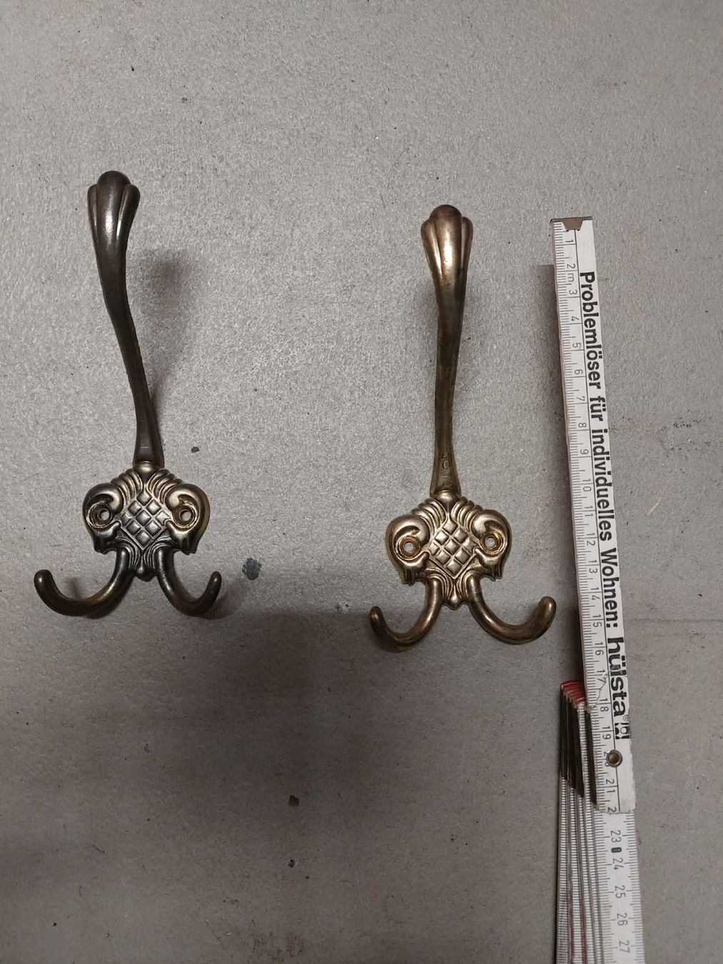 Guardaroba: Antike Doppel-Garderobenhaken aus Messing – Usato da Zug venduto da Karolina0 3