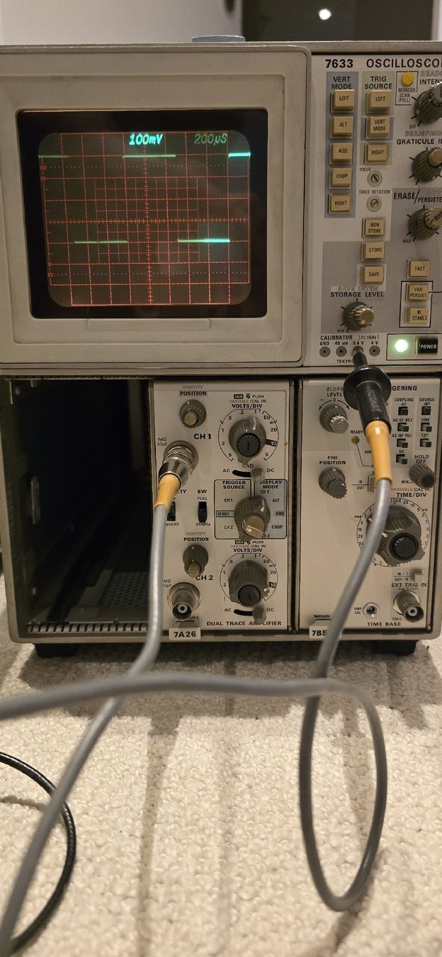 Messen: 4 x Tektronix oscilloscopes – Gebraucht aus Pully von sparky100 2