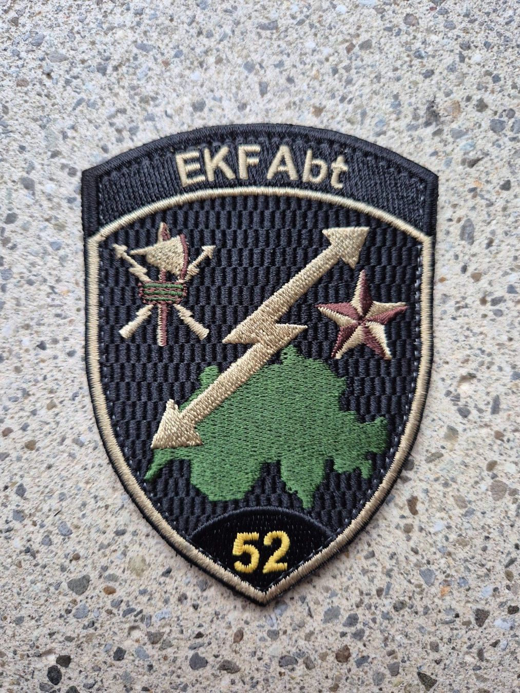 Schweizer Armee Placchette & Badge: *** Badge EKF Abt 52 mit klett *** – Nuovo e nell'imballaggio originale da Riedholz venduto da fr_sIruP