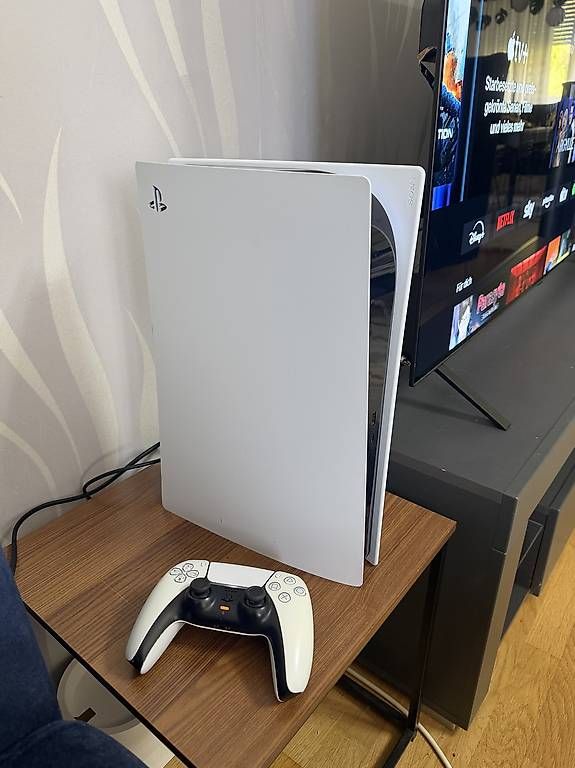 Consoles: Sony PlayStation 5 Disc Edition |  – D'occasion à Hombrechtikon par ami_jdw8 1