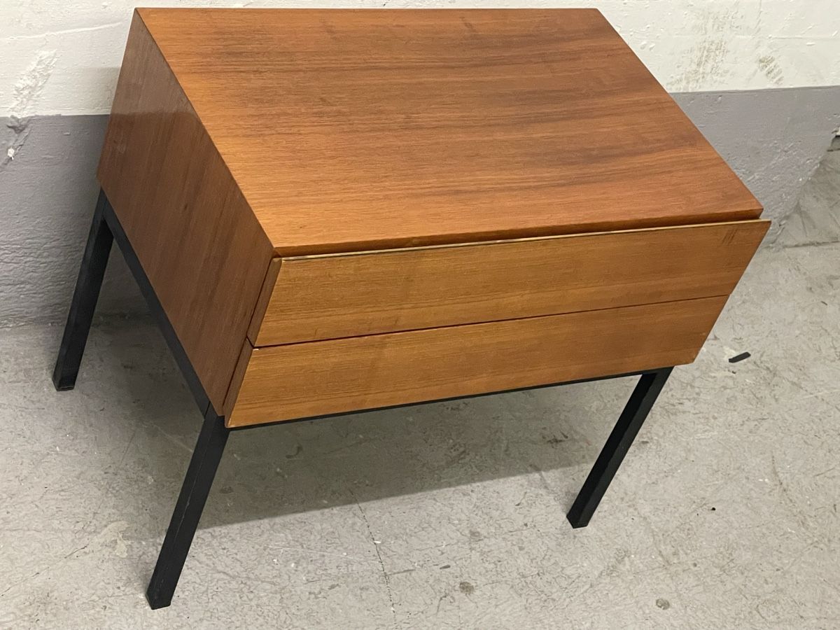 Commodes: Vintage kommode/sideboard mit 2 schubladen & metallfüsse – D'occasion à Zürich par Vintage-1993 4