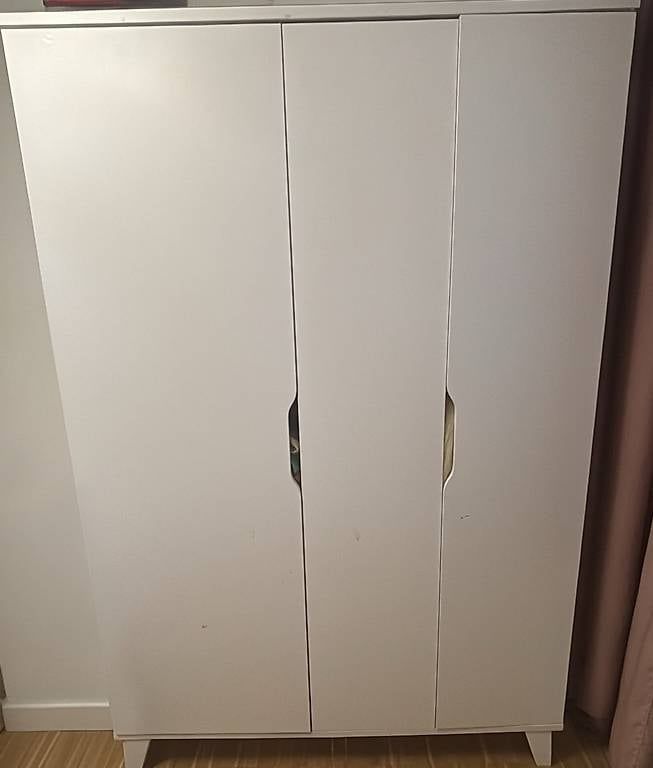 Armoires: Weisser Kleiderschrank – D'occasion à Schlieren par sla_5sst