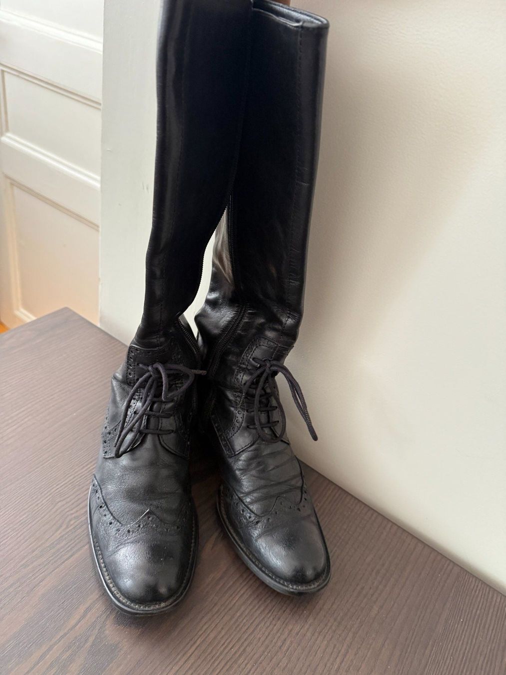 Scarpe da donna: 32. Bottes en cuir – Usato da Le Locle venduto da tchanatakoua 4