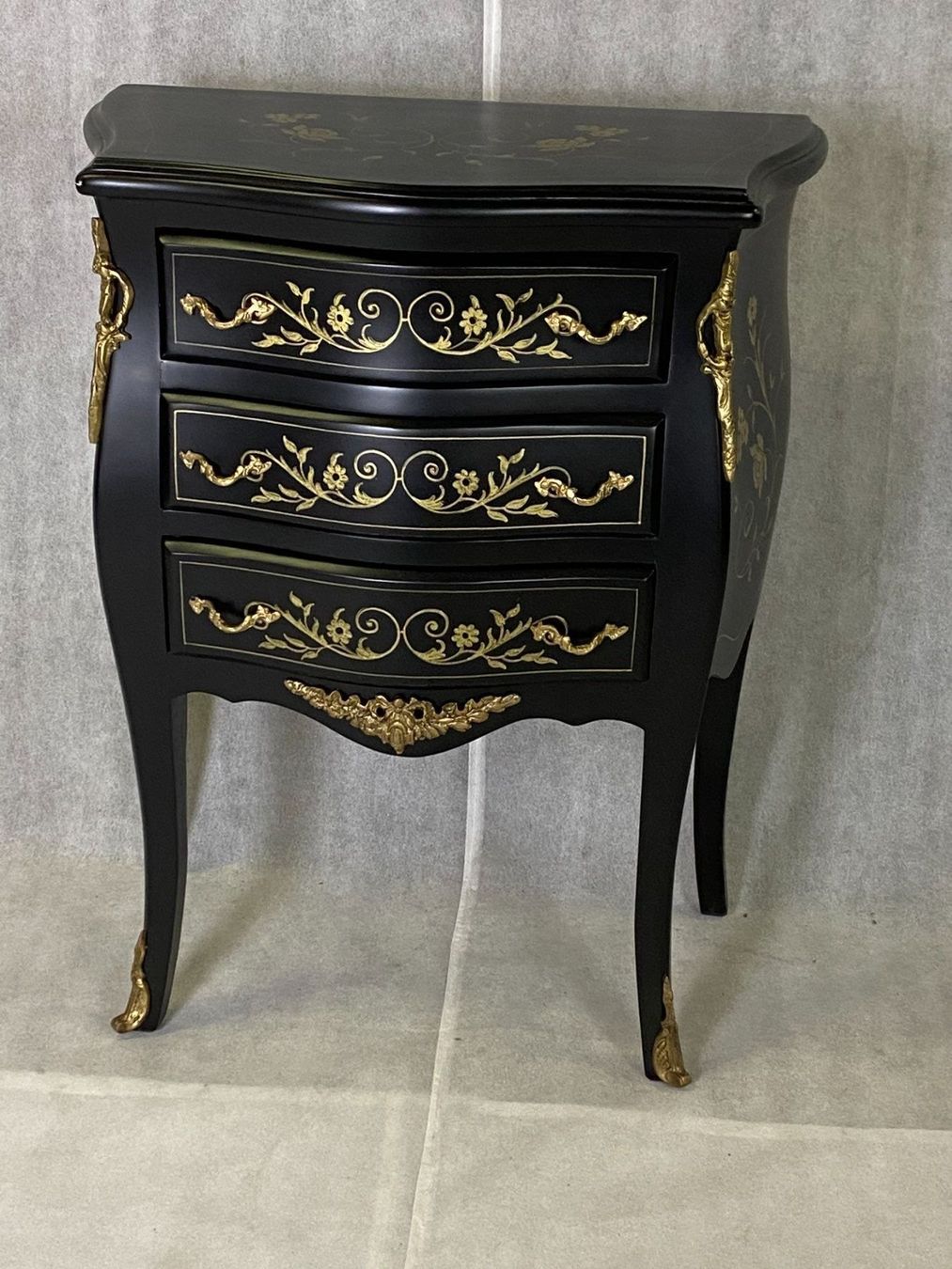 Cassettiere: Commode de style Louis XV. – Usato da geneve venduto da louisart 1