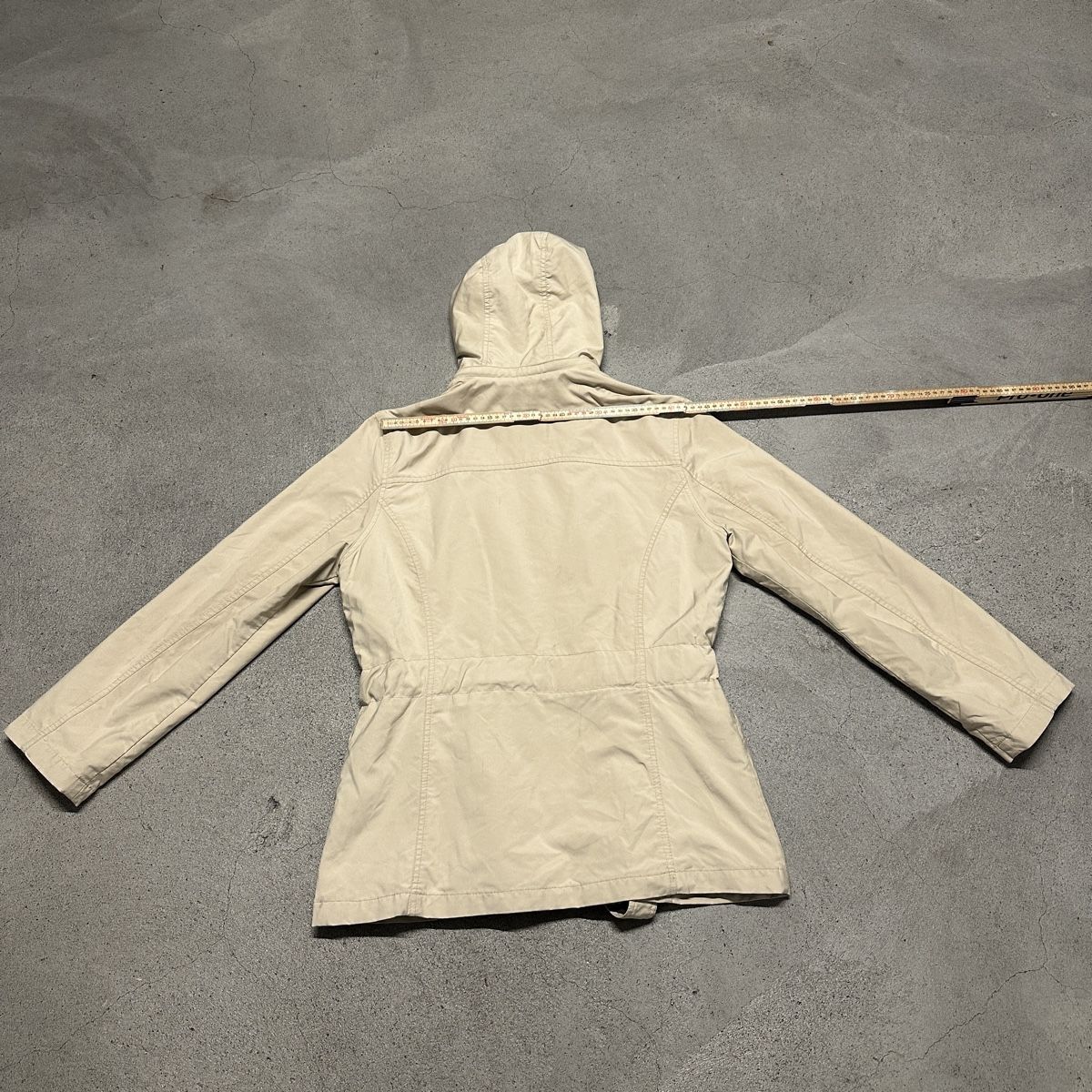 Tommy Hilfiger Jacken: Tommy Hilfiger Jacke beigefarben – Gebraucht aus Allschwil von adr_nh68 6