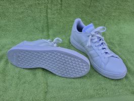 Adidas Sneaker Advantage weiss Grösse 41 1/3 neuwertig