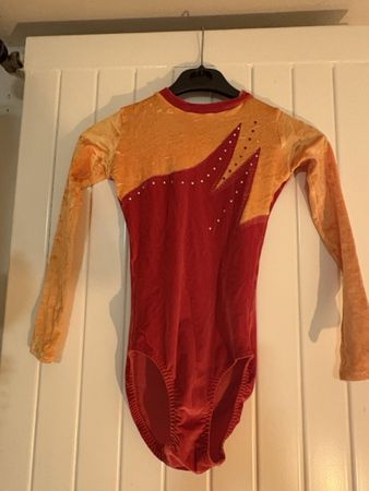 Turnbody langarm rot orange mit Strass akzeptabel