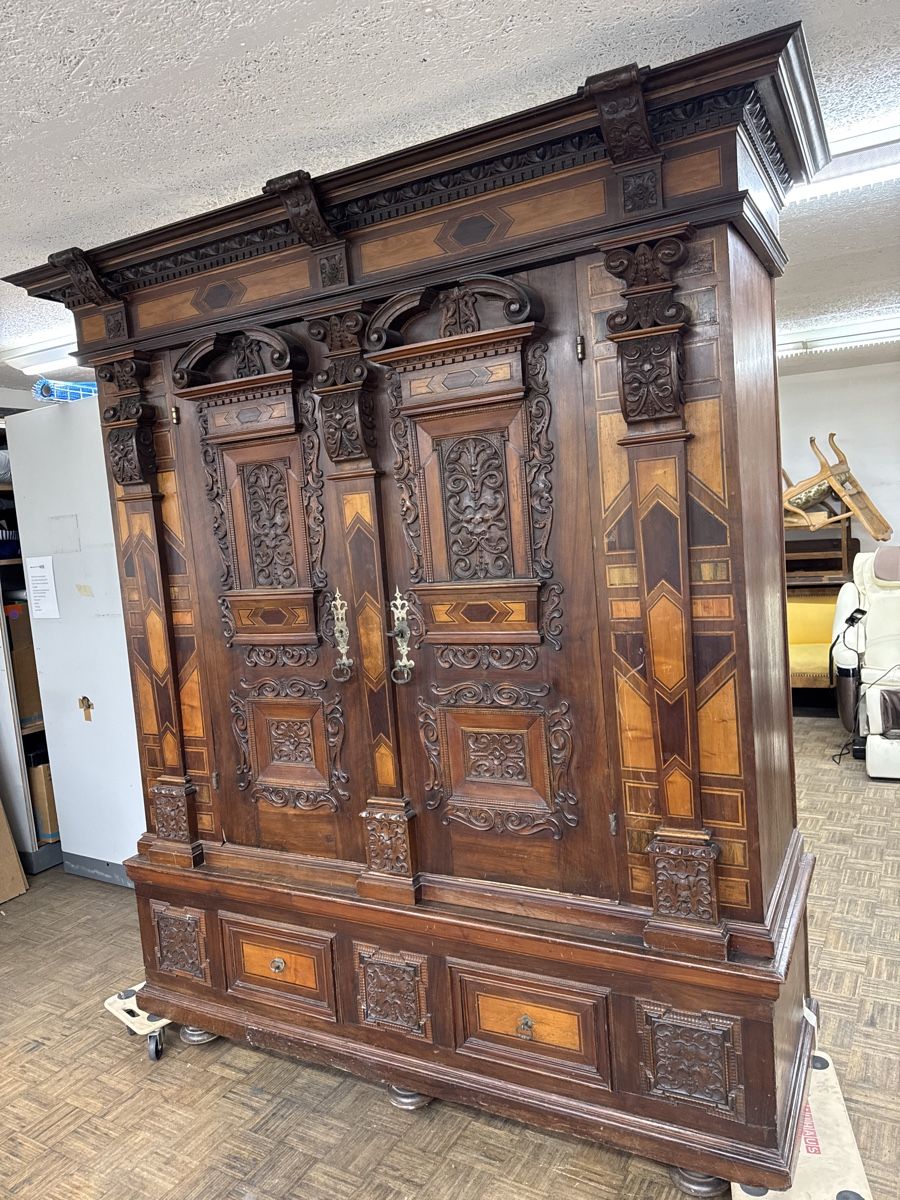 Armoires: Antiker Schrank, Nussbaum, – D'occasion à Zürich par dtag 1
