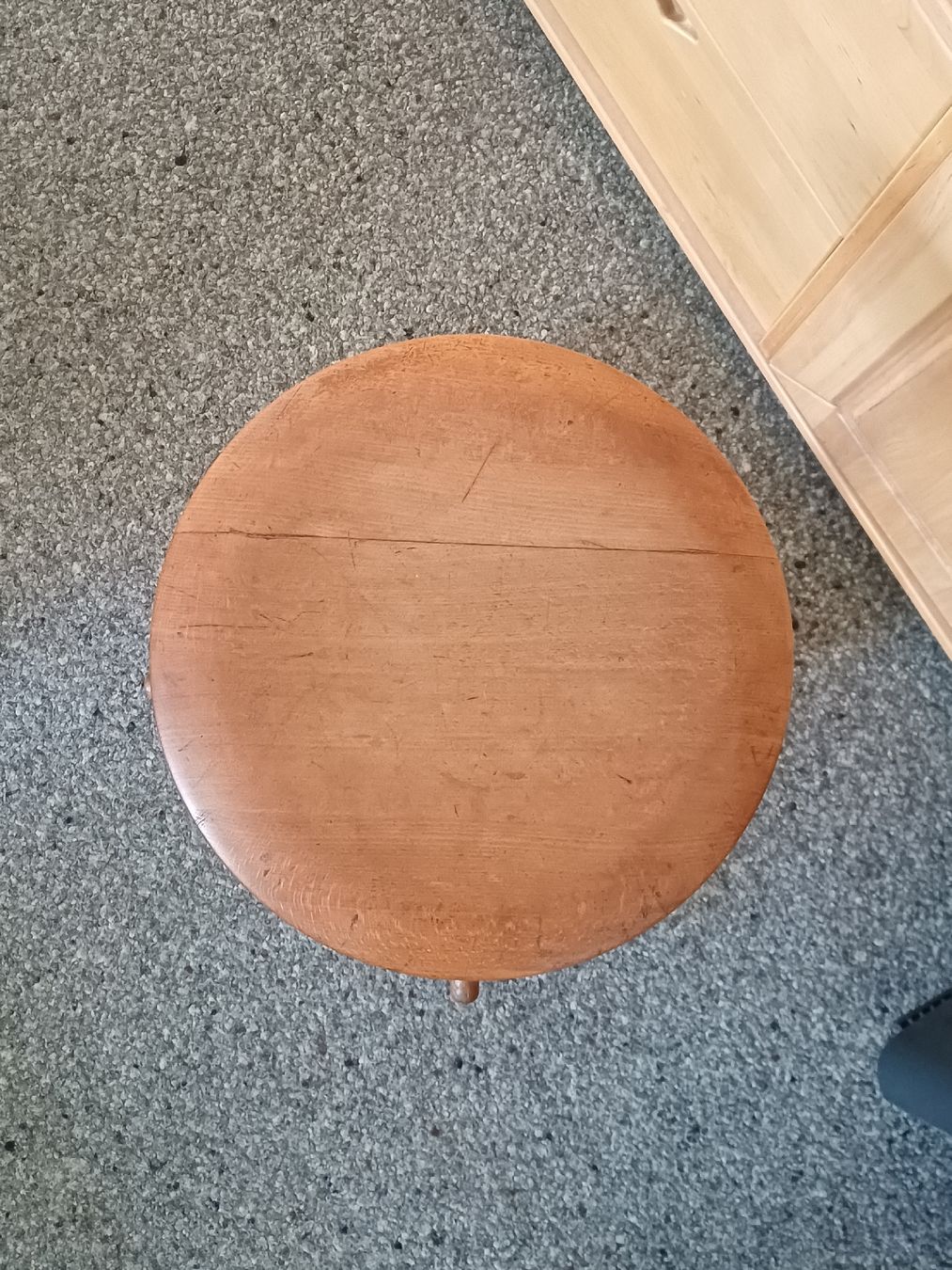 Hocker: Vintage Werkstatthocker aus Holz – Gebraucht aus Domat-ems von Gr8wood 1