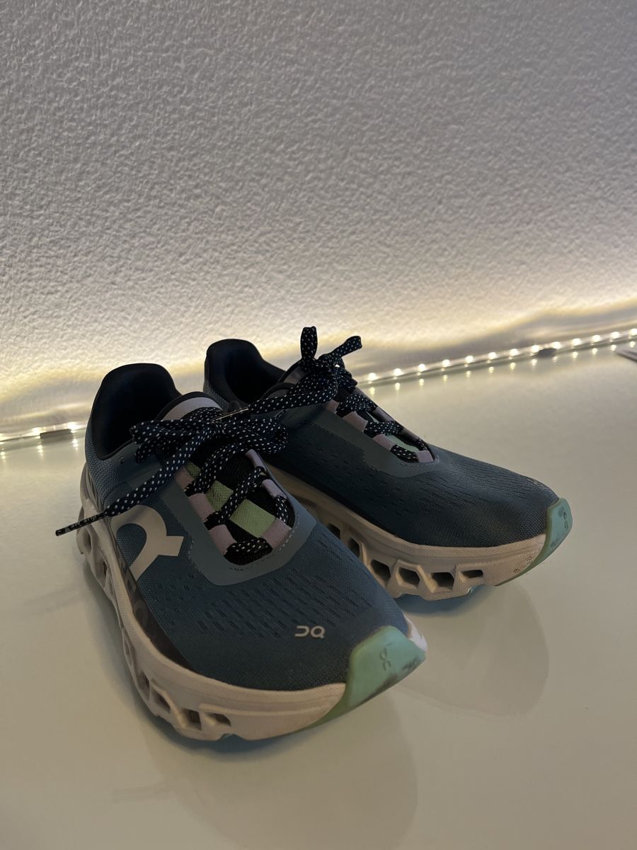 On Scarpe da donna: ON Sneakers blau Gr 37 / US 6 – Usato da Zürich venduto da nina__viva 1