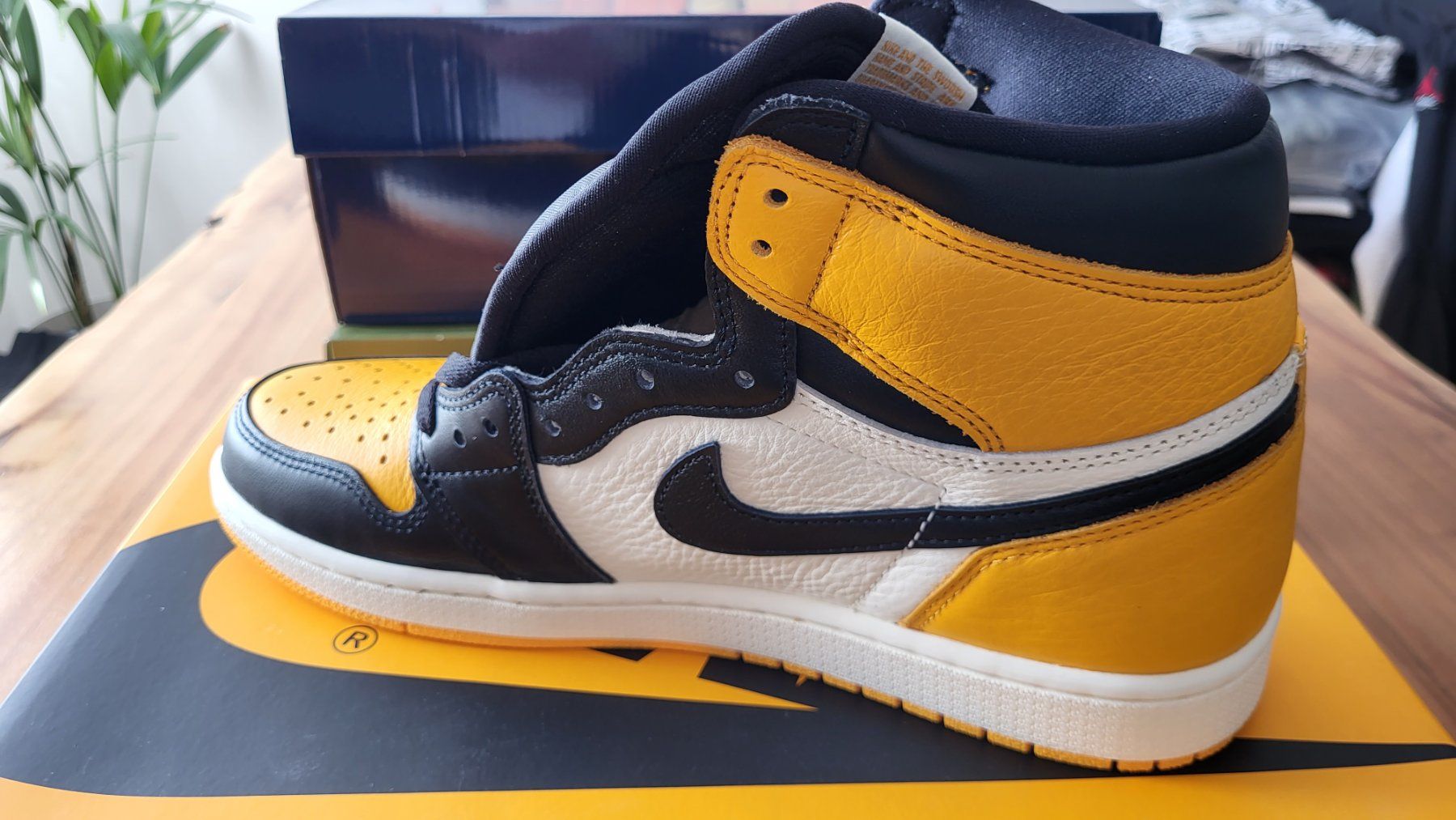 Jordan Herrenschuhe: Jordan 1 retro OG high " Taxi" – Neu und originalverpackt aus Bern von Sneakerheadz 1